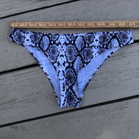 NWOT black and white python snake skin print strapless bikini - Picture 4 of 13
